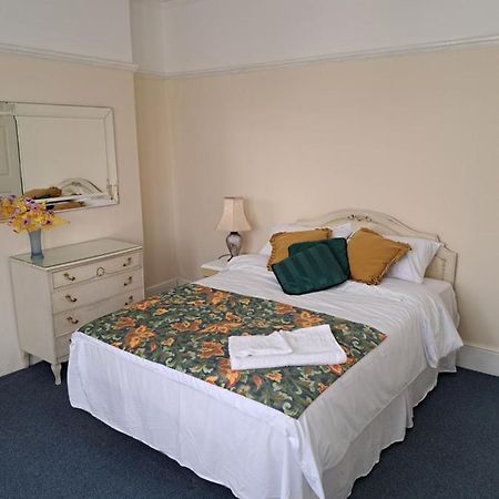 Double Room Available- London Seven Kings Seven Kings Train Station Ilford Exterior photo